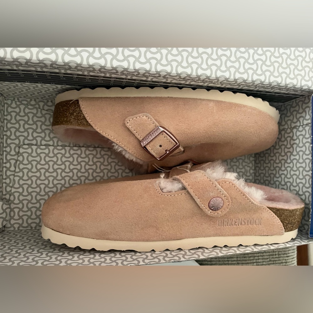 New Birkenstock Boston shearling. With box. Never worn- fits size 6.
